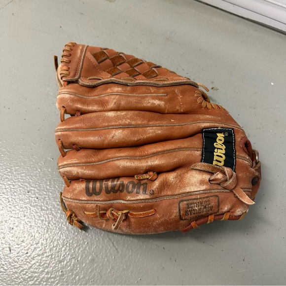 Wilson Signature Model A2124 George Brett Baseball Glove Mitt RHT - Picture 2 of 6